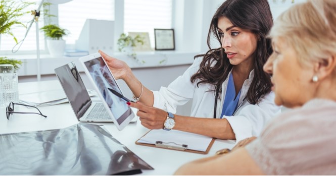 Nível de extensão fibrótica e função pulmonar na DPI associada a esclerose sistêmica: quando iniciar ou não o tratamento com antifibrótico