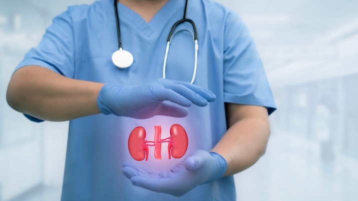 Como a empagliflozina pode ajudar no tratamento da doença renal crônica em pessoas com e sem diabetes mellitus tipo 2?